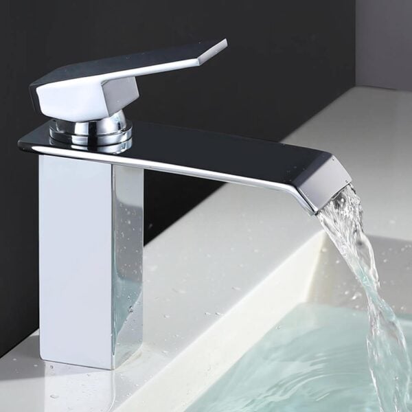 Mitigeur lavabo cascade monotrou design carré en laiton brossé
