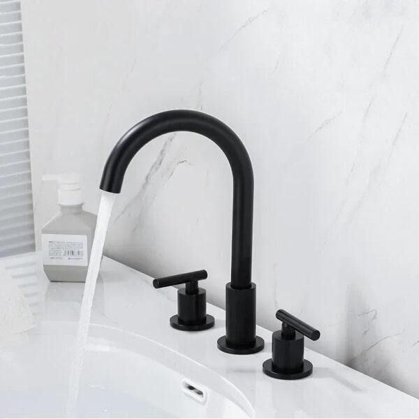 Robinet mitigeur trois trous finition noir en laiton